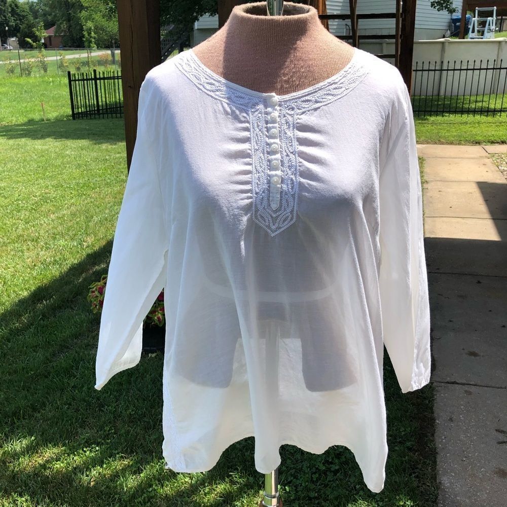 VALERIE STEVENS detailed blouse  ***3 for $25***